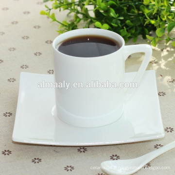 Modèles de café en porcelaine de forme magnifique Cafés en céramique Tasses et soucoupes